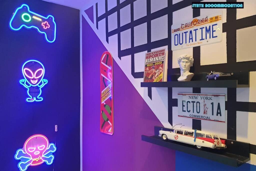 80S Retro 1Bed Studio Serviced Apartment Canary Wharf Perfect For Solo & Couple Travellers ロンドン エクステリア 写真
