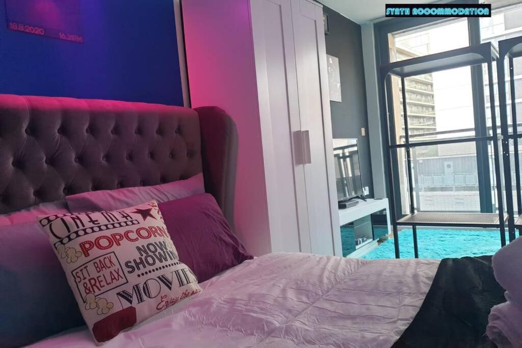 80S Retro 1Bed Studio Serviced Apartment Canary Wharf Perfect For Solo & Couple Travellers ロンドン エクステリア 写真
