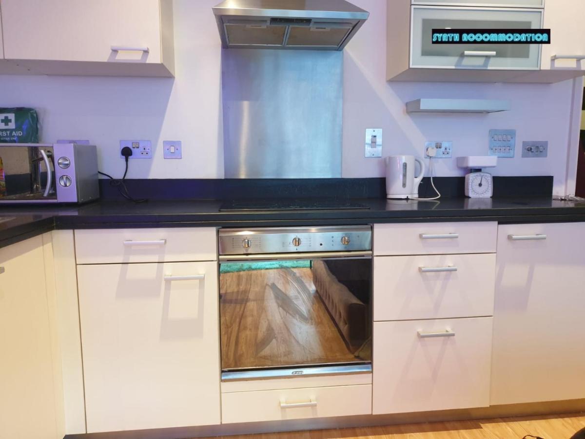 80S Retro 1Bed Studio Serviced Apartment Canary Wharf Perfect For Solo & Couple Travellers ロンドン エクステリア 写真