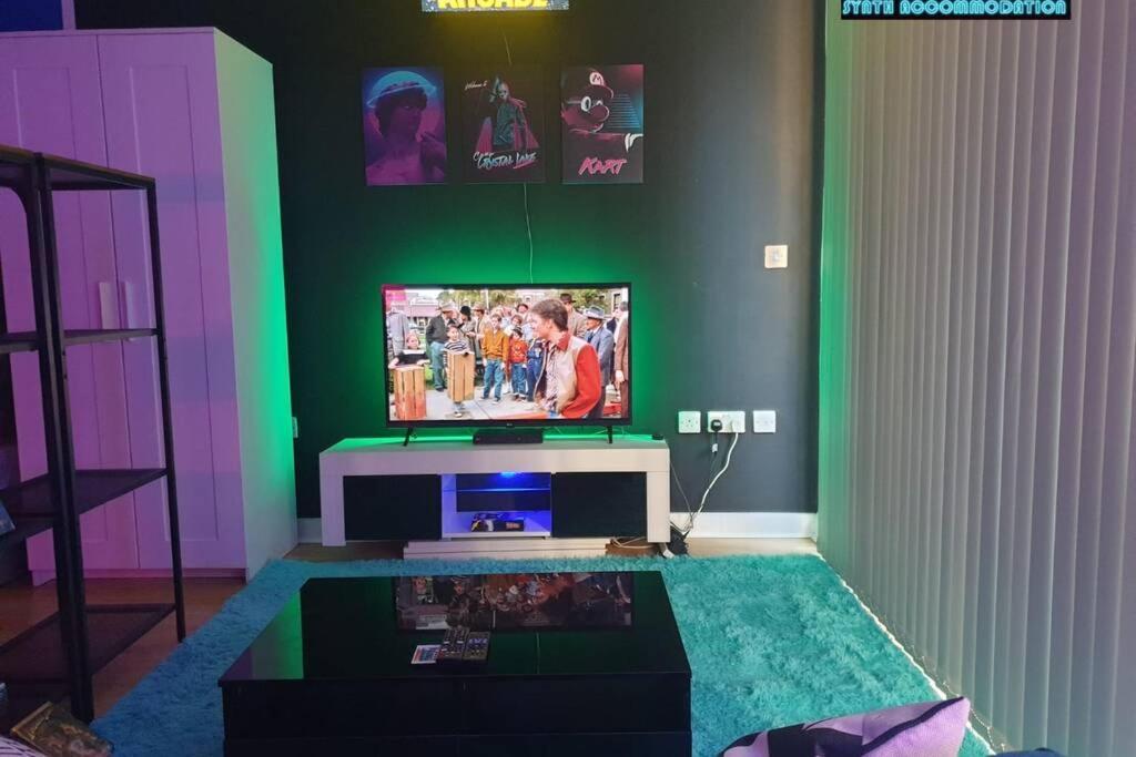 80S Retro 1Bed Studio Serviced Apartment Canary Wharf Perfect For Solo & Couple Travellers ロンドン エクステリア 写真
