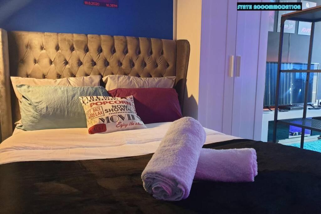 80S Retro 1Bed Studio Serviced Apartment Canary Wharf Perfect For Solo & Couple Travellers ロンドン エクステリア 写真