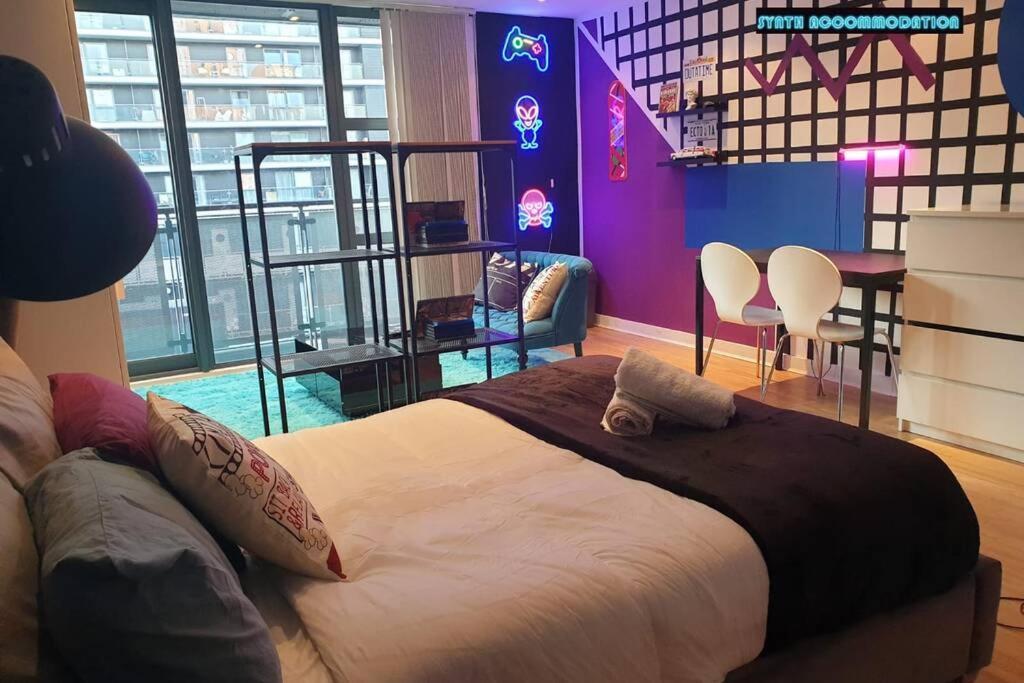 80S Retro 1Bed Studio Serviced Apartment Canary Wharf Perfect For Solo & Couple Travellers ロンドン エクステリア 写真