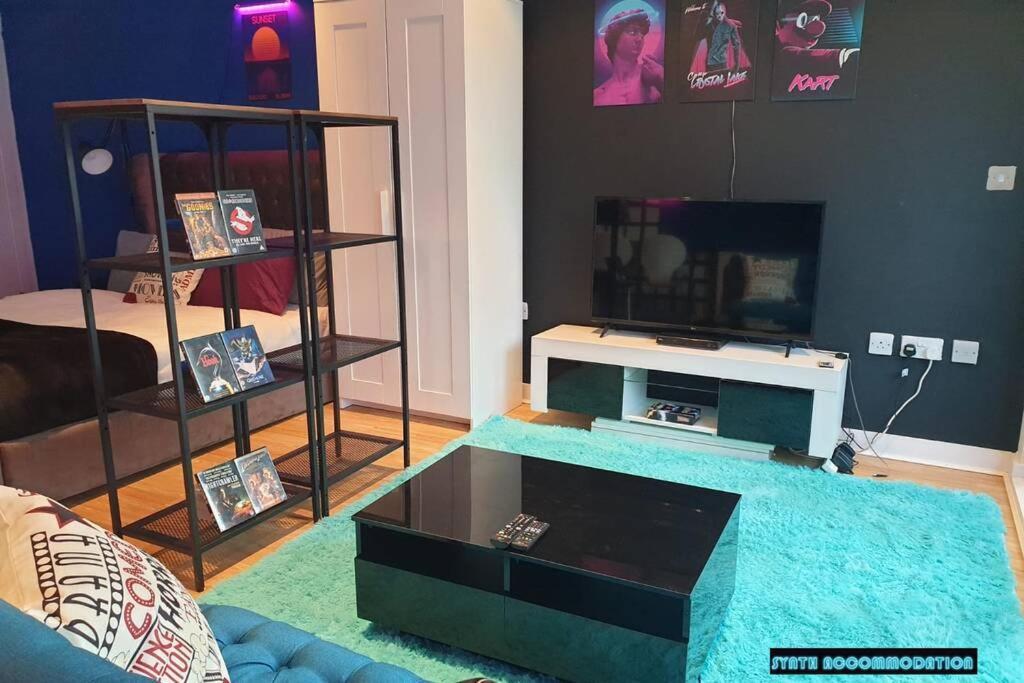 80S Retro 1Bed Studio Serviced Apartment Canary Wharf Perfect For Solo & Couple Travellers ロンドン エクステリア 写真