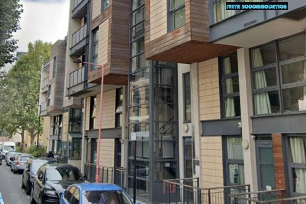 80S Retro 1Bed Studio Serviced Apartment Canary Wharf Perfect For Solo & Couple Travellers ロンドン エクステリア 写真